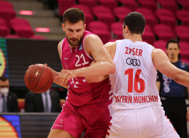 于竞争激烈 于竞争激烈