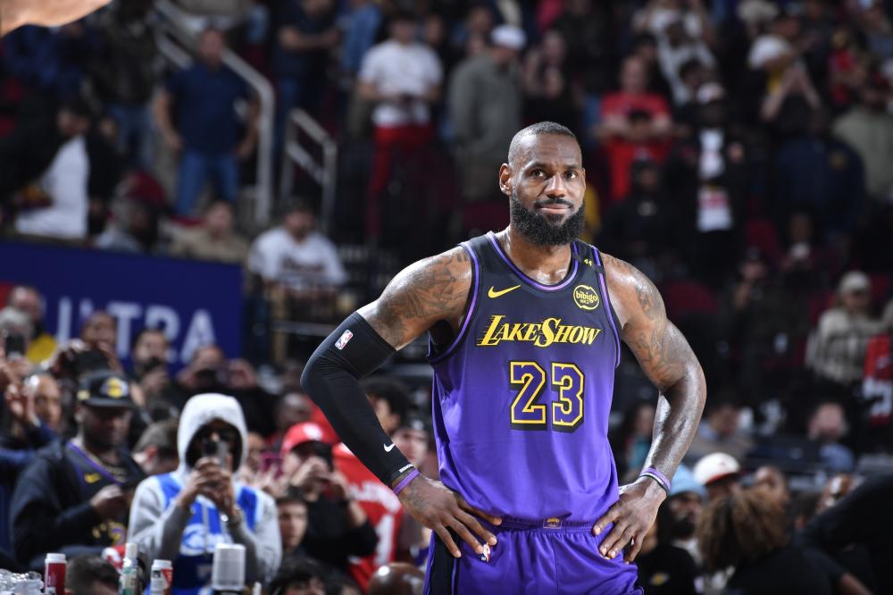 让我们拭目 让我们拭目