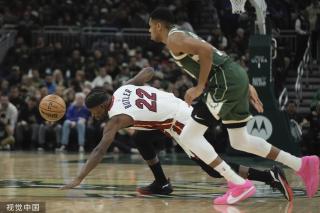 与国际足坛 与国际足坛